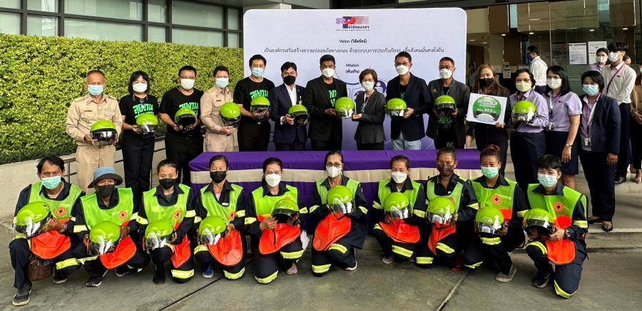 บริษัท กลางคุ้มครองผู้ประสบภัยจากรถ จำกัด สนับสนุนหมวกนิรภัย จำนวน 300 ใบ เพื่อส่งเสริมการสวมหมวกนิรภัย 100 เปอร์เซ็นต์ ในเจ้าหน้าที่ฝ่ายรักษาความสะอาดกรุงเทพมหานคร บริษัท กลางคุ้มครองผู้ประสบภัยจากรถ จำกัด สนับสนุนหมวกนิรภัย จำนวน 300 ใบ เพื่อส่งเสริมการสวมหมวกนิรภัย 100 เปอร์เซ็นต์ ในเจ้าหน้าที่ฝ่ายรักษาความสะอาดกรุงเทพมหานคร