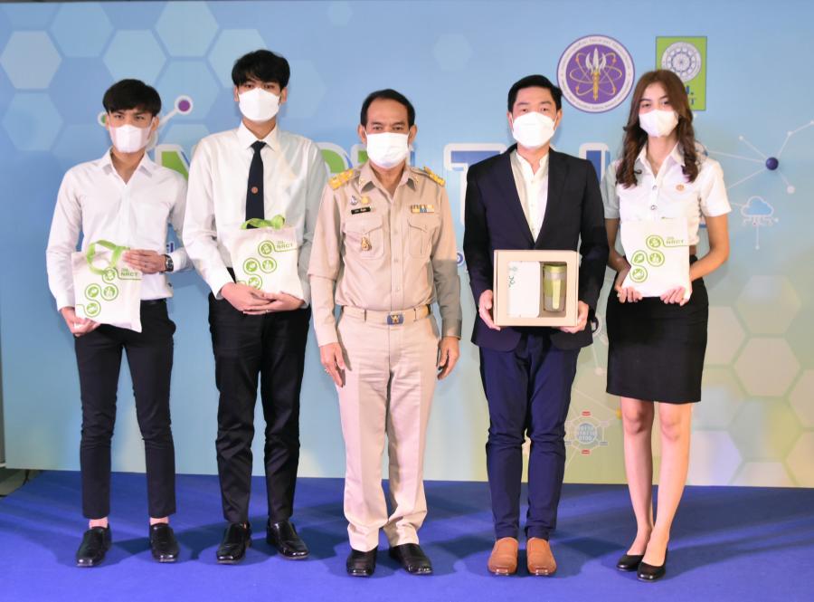 วช. ดันวิจัยสู่ชุมชนความรู้พร้อมใช้ ด้วยนวัตกรรม “3P ปุ๋ยคอกอัดเม็ดผสมจุลินทรีย์ที่มีประโยชน์” ในเวที NRCT TALK : ผลงานนวัตกรรมสายอุดมศึกษา วช. ดันวิจัยสู่ชุมชนความรู้พร้อมใช้ ด้วยนวัตกรรม “3P ปุ๋ยคอกอัดเม็ดผสมจุลินทรีย์ที่มีประโยชน์” ในเวที NRCT TALK : ผลงานนวัตกรรมสายอุดมศึกษา