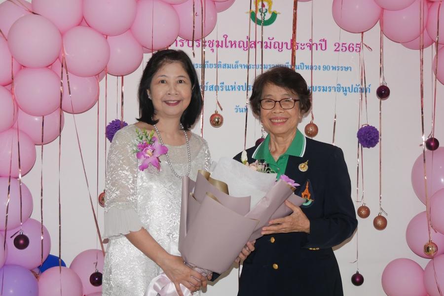 สมาคมแพทย์ผิวหนังแห่งประเทศไทย ขอแสดงความยินดีกับ ศ.พญ.กนกวลัย กุลทนันทน์ ที่ได้รับการคัดเลือกจากสมาคมแพทย์สตรีแห่งประเทศไทยในพระบรมราชินูปถัมภ์ มอบโล่รางวัลแพทย์สตรีดีเด่นด้านวิชาการ ประจำ ปี 2565