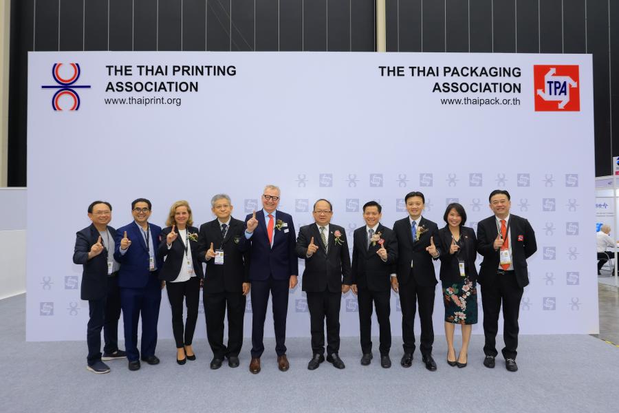 สภาอุตฯ ร่วมเมสเซ่ ดุสเซลดอร์ฟ เอเชีย ดึง 200 ผู้พัฒนาเทคฯ โชว์ศักยภาพความพร้อมไทย สู่พื้นที่เชื่อมต่อการพิมพ์ บรรจุภัณฑ์ และกระดาษลูกฟูกแห่งเอเชีย  พร้อมเร่งรัด 3 อุตฯ บรรลุเป้าหมายความเป็นกลางคาร์บอน สานต่อเจตนารมณ์โลก   ·       เผยปี 2022 ผู้พัฒนาเทคทั่วโลก พร้อมใจขนทัพนวัตกรรมการพิมพ์ บรรจุภัณฑ์ และกระดาษลูกฟูกสู่ไทย ตอกย้ำเอเชีย - อาเซียน สู่ตลาดใหญ่ด้านบรรจุภัณฑ์และการพิมพ์
