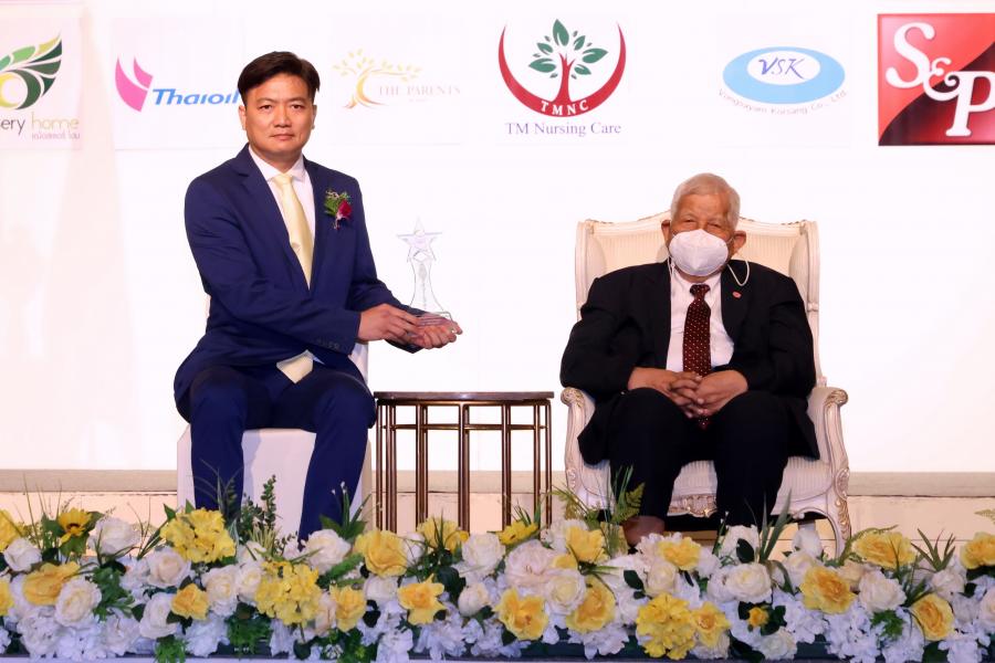 ซีอีโอ รอแยล-ดี (ไทยแลนด์) รับรางวัลบุคคลตัวอย่างภาคธุรกิจแห่งปี 2022 จาก มสวท. ซีอีโอ รอแยล-ดี (ไทยแลนด์) รับรางวัลบุคคลตัวอย่างภาคธุรกิจแห่งปี 2022 จาก มสวท.