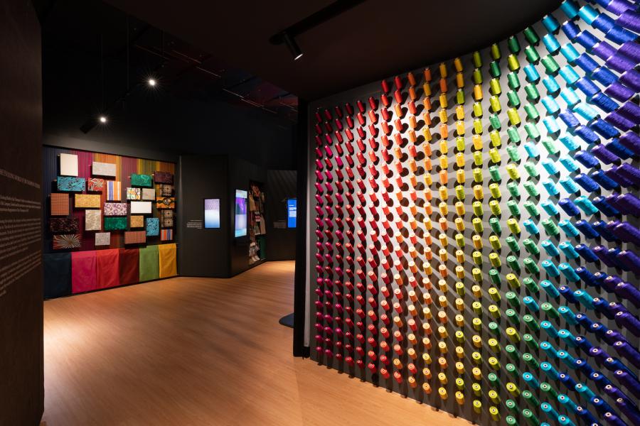 The Evolving World of Jim Thompson Textiles Exhibition ร่วมสัมผัสการเดินทางของผืนผ้ากับบุคคลที่อยู่เบื้องหลังความสำเร็จของแบรนด์ผ้าไหมไทยอันเลื่องชื่อ ในนิทรรศการสุดพิเศษที่ Jim Thompson Heritage Quarter