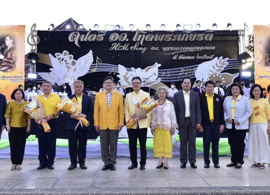 ดนตรี อว. บรรเลงเพลงพระราชนิพนธ์พร้อมกันทั่วประเทศ ดนตรี อว. บรรเลงเพลงพระราชนิพนธ์พร้อมกันทั่วประเทศ