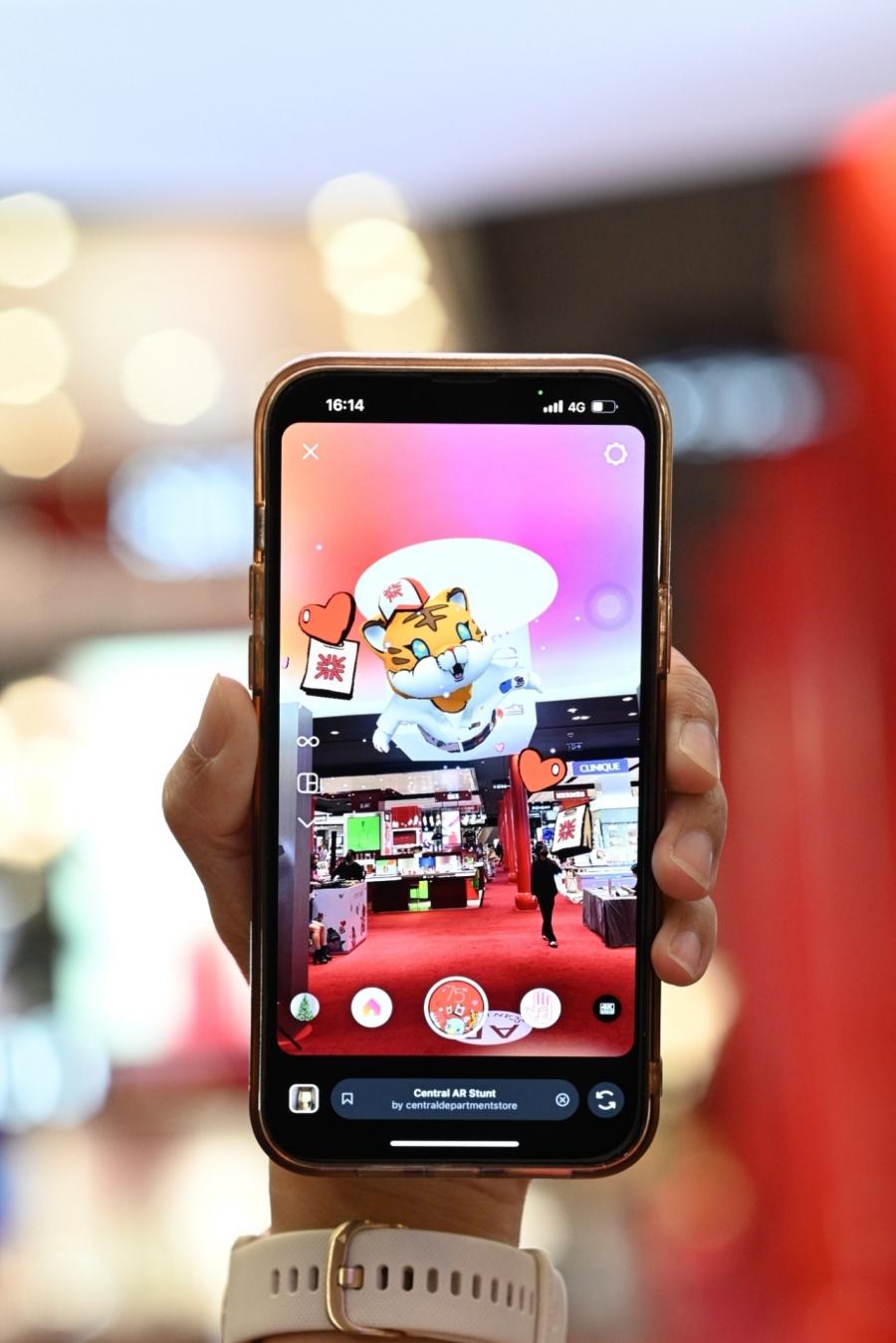 “ห้างเซ็นทรัล” จับมือ “Instagram” สร้างสรรค์จักรวาลใหม่ของนักช้อป กับงาน “Central x Instagram” ครั้งแรกในไทย ยกโลกไอจีไว้ใจกลางเมืองด้วย “Instagrammable Store” เปิดประสบการณ์ช้อปสุดชิค เช็กอินได้แล้ว 1 ธ.ค. 65 – 15 ก.พ. 66 ที่ชั้น 1 และชั้น 7 ห้างเซ็นทรัล แอท เซ็นทรัลเวิลด์ “ห้างเซ็นทรัล” จับมือ “Instagram” สร้างสรรค์จักรวาลใหม่ของนักช้อป กับงาน “Central x Instagram” ครั้งแรกในไทย ยกโลกไอจีไว้ใจกลางเมืองด้วย “Instagrammable Store” เปิดประสบการณ์ช้อปสุดชิค เช็กอินได้แล้ว 1 ธ.ค. 65 – 15 ก.พ. 66 ที่ชั้น 1 และชั้น 7 ห้างเซ็นทรัล แอท เซ็นทรัลเวิลด์