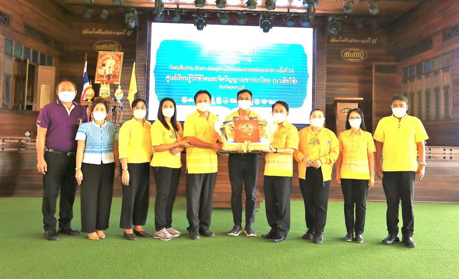 ทิพยสืบสาน รักษา ต่อยอด นวัตกรรมศาสตร์พระราชา ครั้งที่ 24 ลงพื้นที่ดูงานเอกชน นาเฮียใช้ สุพรรณบุรี พลิกธุรกิจสู่การเป็นเศรษฐีอย่างยั่งยืน