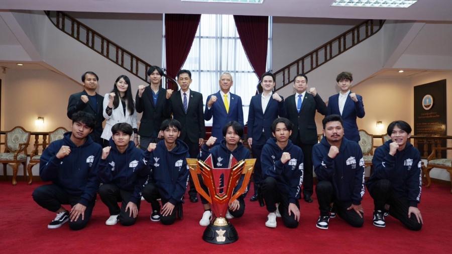 การีนา นำทีมนักกีฬาเข้าพบ รมว.ท่องเที่ยวและกีฬา ผู้สนับสนุนหลักสร้างศักยภาพนักกีฬาไทย คว้าแชมป์โลก Free Fire World Series 2022 ติดกัน 3 ปีซ้อน