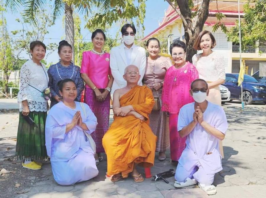 นายกสมาคมนักวิทยุและโทรทัศน์ฯ เป็นประธานในพิธีตักบาตรงานปริวาสกรรม ณ วัดเกาะเกรียง จ.ปทุมฯ นายกสมาคมนักวิทยุและโทรทัศน์ฯ เป็นประธานในพิธีตักบาตรงานปริวาสกรรม ณ วัดเกาะเกรียง จ.ปทุมฯ