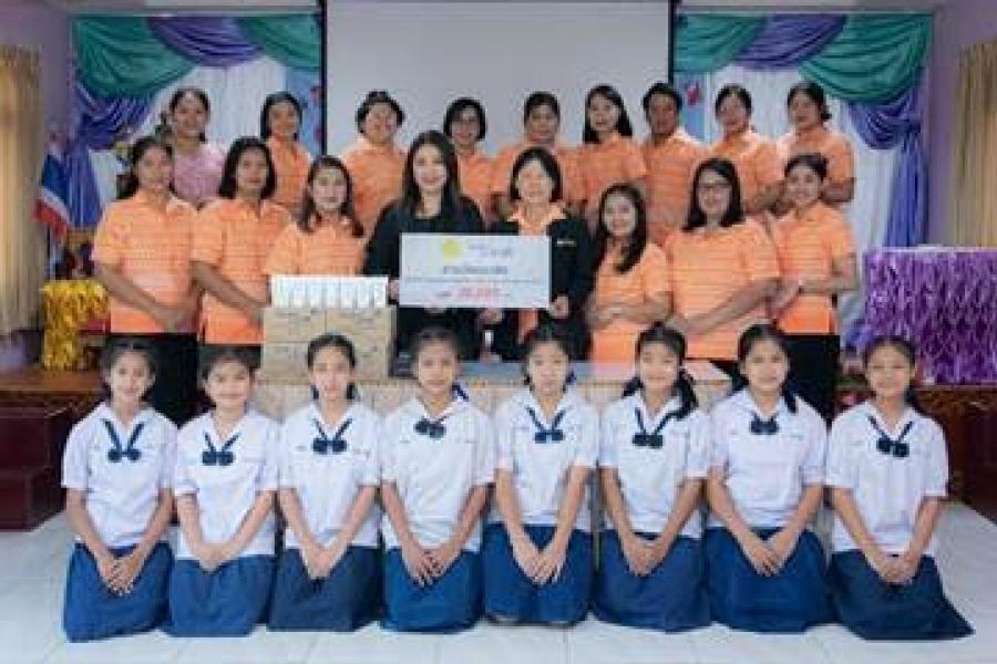 รายการสหพัฒน์ให้น้อง และ โครงการซื่อสัตย์เพื่อชาติ มอบรางวัลชนะเลิศ การประกวดร้องเพลงและแสดงความคิดสร้างสรรค์ ให้กับ โรงเรียนวัดคลองขุนศรี รายการสหพัฒน์ให้น้อง และ โครงการซื่อสัตย์เพื่อชาติ มอบรางวัลชนะเลิศ การประกวดร้องเพลงและแสดงความคิดสร้างสรรค์ ให้กับ โรงเรียนวัดคลองขุนศรี