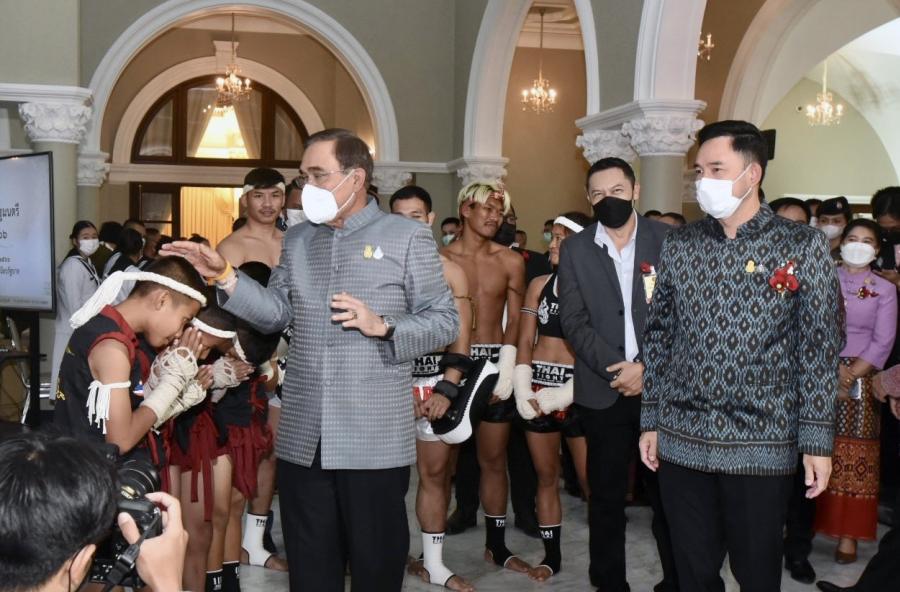 นายกรัฐมนตรีและครม.ร่วมประชาสัมพันธ์งาน ๖ กุมภาพันธ์ “วันมวยไทย” เทิดพระเกียรติพระเจ้าเสือ “พระบิดาแห่งมวยไทย” สืบสานพิธีครอบครู-ไหว้ครูร่ายรำมวยไทย  ตื่นตากับการแสดงศิลปะแม่ไม้-ลูกไม้มวยไทย ณ วัดตึก (ตำหนักพระเจ้าเสือ) พระนครศรีอยุธยา  วธ.พร้อมผลักดันขึ้นทะเบียนมรดกภูมิปัญญาทางวัฒนธรรมของมนุษยชาติ