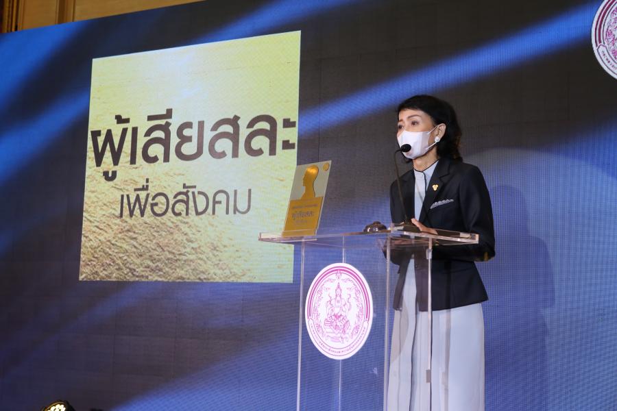 ปนัดดา เจณณวาสิน ผู้บริหารหญิงอีซูซุ รับรางวัลเกียรติยศ ปนัดดา เจณณวาสิน ผู้บริหารหญิงอีซูซุ รับรางวัลเกียรติยศ