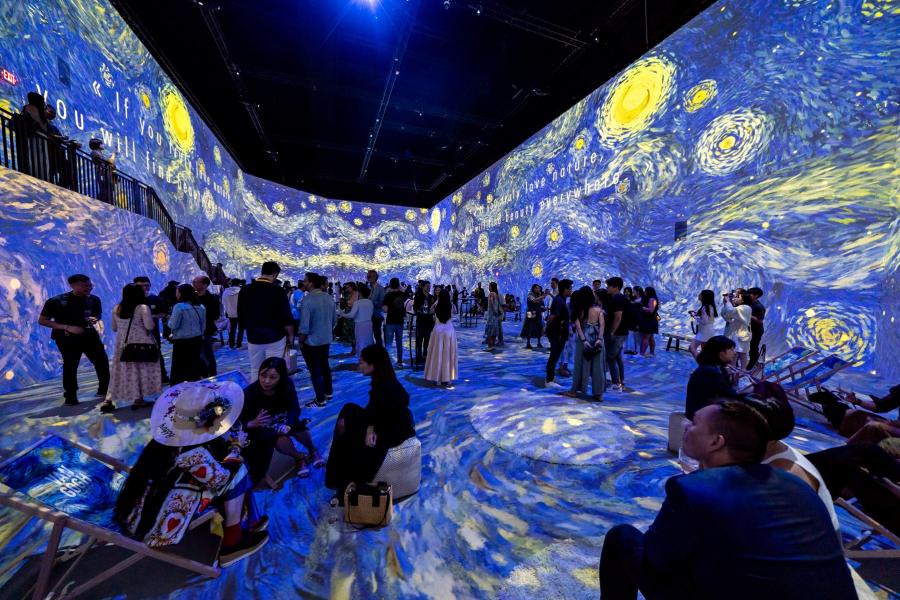 VAN GOGH: THE IMMERSIVE EXPERIENCE เตรียมเปิดตัวครั้งแรกในเอเชียตะวันออกเฉียงใต้   ที่รีสอร์ต เวิลด์ เซ็นโตซา ประเทศสิงคโปร์   ประสบการณ์การชมงานศิลปะระดับรางวัลแบบดิจิทัล 360 องศา พร้อมให้ผู้ชมได้ดื่มด่ำผลงานสำคัญของแวนโก๊ะ   อย่างเต็มที่ โดยแบ่งเป็น 2 เซกเมนต์ที่มีให้ชมกันแบบเอ็กซ์คลูซีฟที่สิงคโปร์ ตั้งแต่เดือนมีนาคม 2566