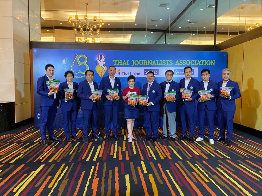 วอชิงตันแอปเปิลคอมมิชชั่นประจำประเทศไทย นำแอปเปิลสายพันธุ์ใหม่ Cosmic Crisp® ร่วมแสดงความยินดีกับสมาคมนักข่าวแห่งประเทศไทย ในโอกาสครบรอบ 68 ปี สมาคมนักข่าวนักหนังสือพิมพ์ฯ
