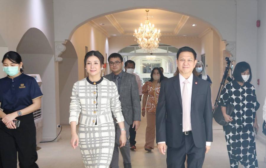 รพ.พานาซี พระราม 2 จัดงาน “FREEZE CELL หยุดเวลา ย้อนวัย” เปิดแลปเก็บสเต็มเซลล์ยิ่งใหญ่ โชว์นวัตกรรมทางการแพทย์ขั้น ADVANCE เป็นศูนย์เก็บสเต็มเซลล์จากเลือดเพื่อฟื้นฟูร่างกายในอนาคต รพ.พานาซี พระราม 2 จัดงาน “FREEZE CELL หยุดเวลา ย้อนวัย” เปิดแลปเก็บสเต็มเซลล์ยิ่งใหญ่ โชว์นวัตกรรมทางการแพทย์ขั้น ADVANCE เป็นศูนย์เก็บสเต็มเซลล์จากเลือดเพื่อฟื้นฟูร่างกายในอนาคต