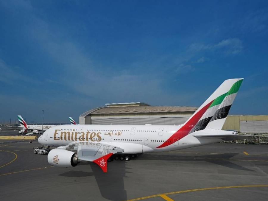 เอมิเรตส์ปรับโฉมลวดลายใหม่บนลำเครื่อง A380 การแปลงโฉมครั้งที่ 3 ของเอมิเรตส์ ในฐานะสายการบินนานาชาติของสหรัฐอาหรับเอมิเรตส์ จากดีไซน์ดั้งเดิมในปี 1985 เอมิเรตส์ปรับโฉมลวดลายใหม่บนลำเครื่อง A380 การแปลงโฉมครั้งที่ 3 ของเอมิเรตส์ ในฐานะสายการบินนานาชาติของสหรัฐอาหรับเอมิเรตส์ จากดีไซน์ดั้งเดิมในปี 1985