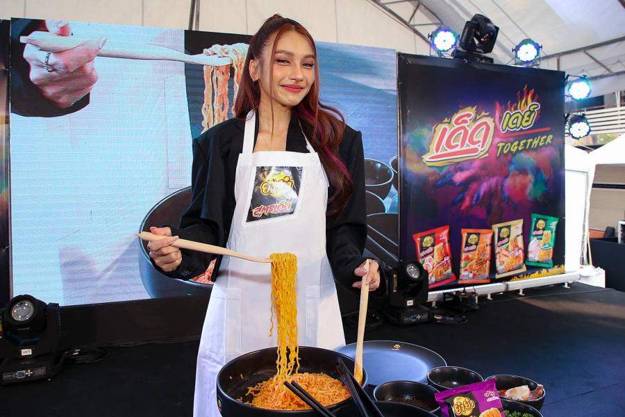 โบกี้ไลอ้อน ชวนแซ่บซี้ดเข้าเส้น เด็ดเกินต้าน กับ ยำยำ สูตรเด็ด โฉมใหม่ ในกิจกรรม ยำยำ สูตรเด็ด เด็ดเดย์เด็ดTogether โบกี้ไลอ้อน ชวนแซ่บซี้ดเข้าเส้น เด็ดเกินต้าน กับ ยำยำ สูตรเด็ด โฉมใหม่ ในกิจกรรม ยำยำ สูตรเด็ด เด็ดเดย์เด็ดTogether