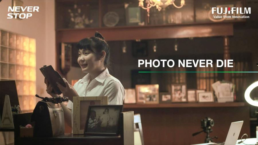 ฟูจิฟิล์ม เปิดเกมรุกธุรกิจการพิมพ์แห่งอนาคต ชูโมเดลธุรกิจใหม่ “Total Printing Center และ One-Stop Printing Shop” ช่วยผู้ประกอบการพลิกโฉมร้านอัดรูปให้รองรับดีมานด์การพิมพ์ยุคใหม่  อย่างครอบคลุม  ประกาศต่อยอดความเชี่ยวชาญในวงการพิมพ์ เดินหน้าสร้างสรรค์นวัตกรรมการพิมพ์ครบวงจร ภายใต้โปรเจกต์ “Photo NEVER Die”