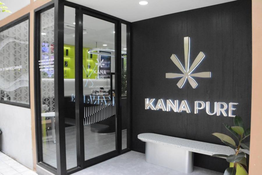 เปิดตัวอย่างเป็นทางการ! KANA PURE Dispensary สาขาที่ 4 ของ ‘บีสโปค’ พร้อมให้บริการแล้วที่ BLOQyard สาทร ตามรอยความสำเร็จของสาขาสุขมวิทซอย 11 เปิดตัวอย่างเป็นทางการ! KANA PURE Dispensary สาขาที่ 4 ของ ‘บีสโปค’ พร้อมให้บริการแล้วที่ BLOQyard สาทร ตามรอยความสำเร็จของสาขาสุขมวิทซอย 11