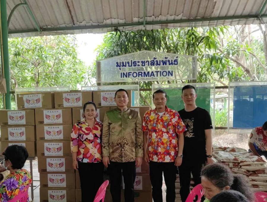 ลิชิ กรุ๊ป มอบข้าวสาร 250 ถุง บะหมี๋เกี๊ยว 720 กล่องมอบ ให้บ้านกึ่งวิถึหญิง จังหวัดปทุมธานี ... ลิชิ กรุ๊ป มอบข้าวสาร 250 ถุง บะหมี๋เกี๊ยว 720 กล่องมอบ ให้บ้านกึ่งวิถึหญิง จังหวัดปทุมธานี ...