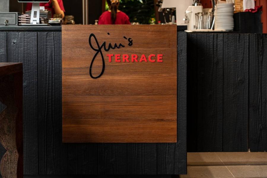 จิม ทอมป์สัน เปิด “JIM S TERRACE” คาเฟ่สไตล์ไทยทาปาสสุดชิลแห่งใหม่กลางกรุง  ชวนมากิน-ดื่ม-เที่ยว แบบครบทุกรสชาติตอบโจทย์ทุกไลฟ์สไตล์ ในบรรยากาศริมระเบียงบ้านไทยในตำนานที่ Jim Thompson Heritage Quarter