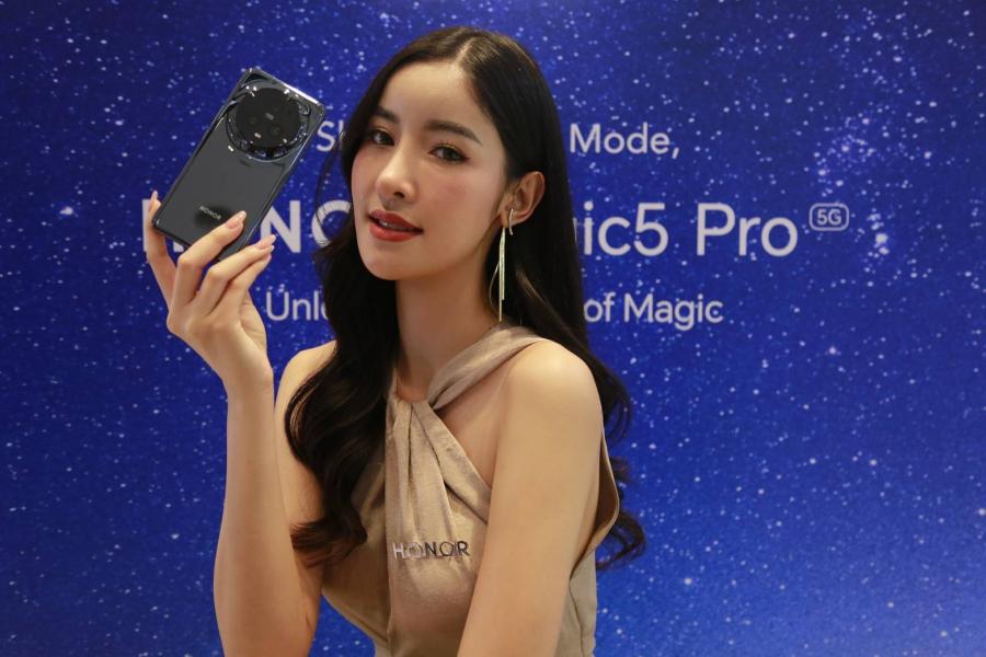 HONOR Magic5 Pro 5G                             เนรมิตภาพถ่ายระดับมือโปรผ่านเลนส์กล้องทรงพลัง