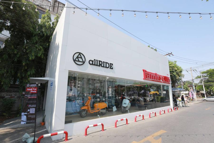 “allRIDE” ชูแบรนด์ Lambretta ทำตลาด ทุ่ม 20 ล้าน รีแบรนด์ครั้งใหญ่ เปิดโชว์รูมแนวใหม่  ฉีกกฎแนวคิดเดิม เน้นกลยุทธ์ 3C ชิงอันดับ 1 รถคลาสสิกสกู๊ตเตอร์ของไทย