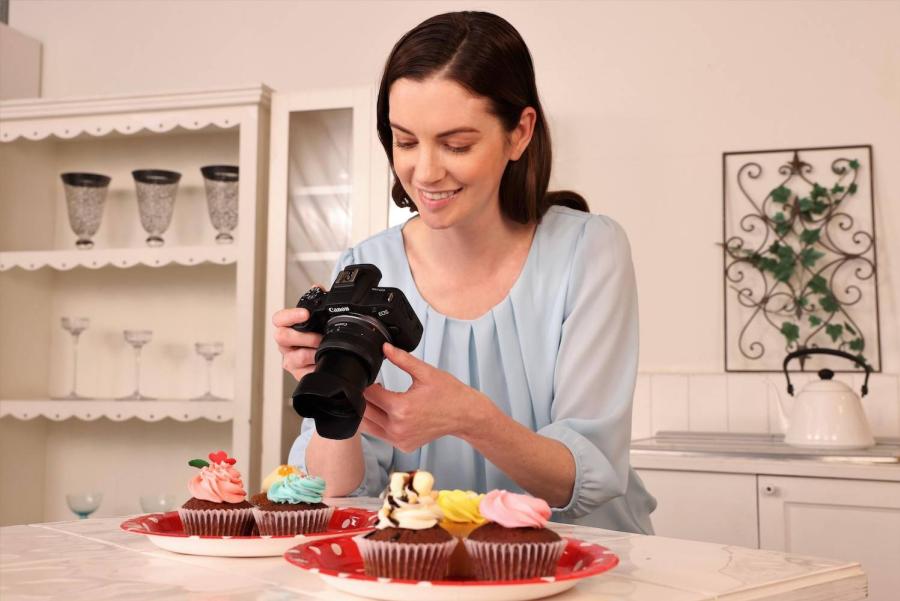 CANON เปิดตัว EOS R100 กล้องมิเรอร์เลสน้องเล็กสุดในตระกูล EOS R และ RF28mm f/2.8 STM เลนส์ไพรม์ขนาดกะทัดรัดคุณภาพสูง ยกระดับช่างภาพมือใหม่สู่มาตรฐานการทำงานฉบับมือโปร CANON เปิดตัว EOS R100 กล้องมิเรอร์เลสน้องเล็กสุดในตระกูล EOS R และ RF28mm f/2.8 STM เลนส์ไพรม์ขนาดกะทัดรัดคุณภาพสูง ยกระดับช่างภาพมือใหม่สู่มาตรฐานการทำงานฉบับมือโปร