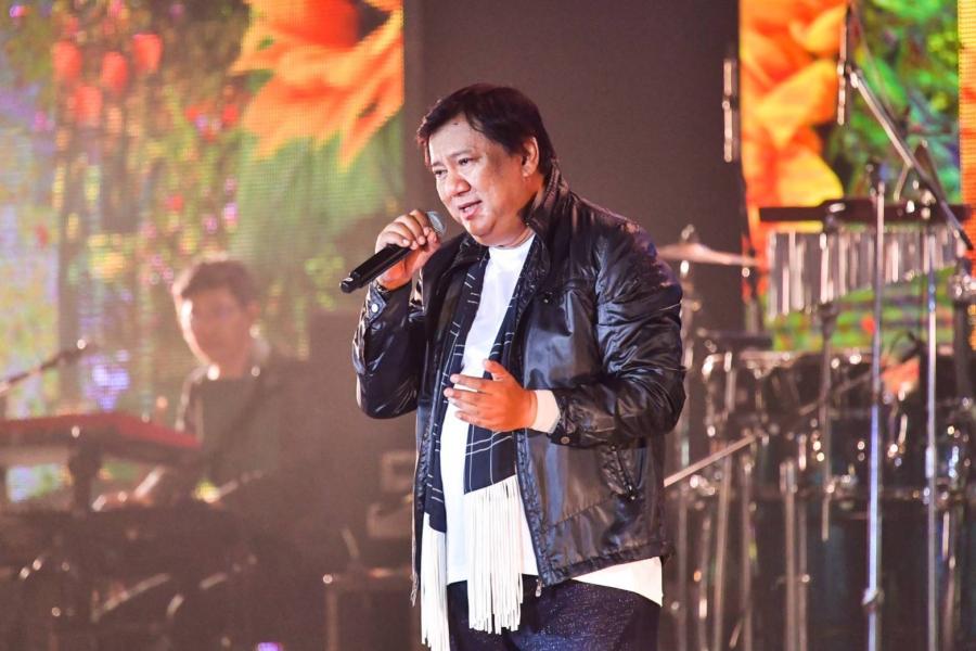สุดซึ้ง..สุขสนุกประทับใจ พี่แจ้ ดนุพล กับแฟนคลับ ใน “ที่สุดของเพลงแจ้ Concert” ศิลปินที่คุณแสนรัก ร้องเพลงดนุพล แก้วกาญจน์ พร้อมแขกรับเชิญตัวท็อปของวงการบันเทิง !!! สุดซึ้ง..สุขสนุกประทับใจ พี่แจ้ ดนุพล กับแฟนคลับ ใน “ที่สุดของเพลงแจ้ Concert” ศิลปินที่คุณแสนรัก ร้องเพลงดนุพล แก้วกาญจน์ พร้อมแขกรับเชิญตัวท็อปของวงการบันเทิง !!!