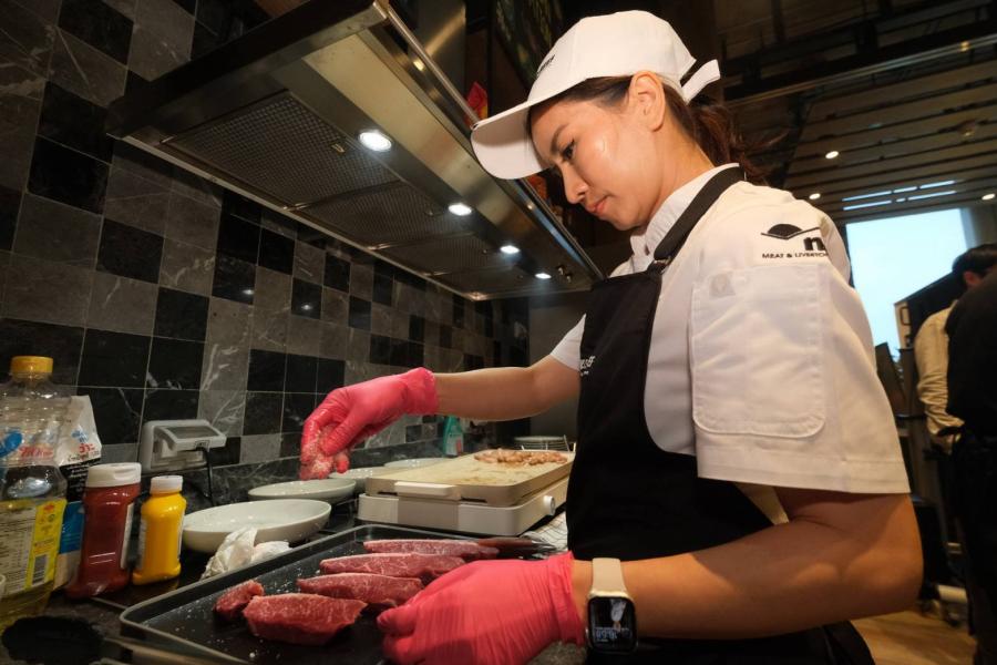 MLA จับมือ Investment NSW เปิดตัวแคมเปญ Aussie Beef Mates ในไทย  โดยมีเชฟณัฐ - ณัฐศศิ หนูอินทร์ Lady Butcher ในฐานะ Aussie Beef Mates คนแรกของไทย ร่วมถ่ายทอดประสบการณ์กว่า 15 ปี เพื่อขยายกระแสนิยมเนื้อออสเตรเลียเกรดพรีเมียม