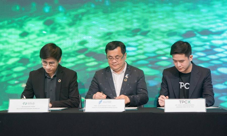 คณะพาณิชยศาสตร์และการบัญชี จุฬาฯ (CBS) จับมือบริษัท TPCX และ Bitkub Chain ลงนาม MOU โครงการร่วมพัฒนาระบบฐานข้อมูล โดยแพลตฟอร์ม Certifile ด้วยนวัตกรรมบล็อกเชน คณะพาณิชยศาสตร์และการบัญชี จุฬาฯ (CBS) จับมือบริษัท TPCX และ Bitkub Chain ลงนาม MOU โครงการร่วมพัฒนาระบบฐานข้อมูล โดยแพลตฟอร์ม Certifile ด้วยนวัตกรรมบล็อกเชน