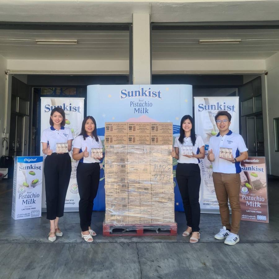 ซันคิสท์ ร่วมกับ บิ๊กซี มอบผลิตภัณฑ์นมแก่เด็กและเยาวชนเพื่อส่งเสริมให้เด็กไทยมีสุขภาพที่ดีสมวัยทุกวัน