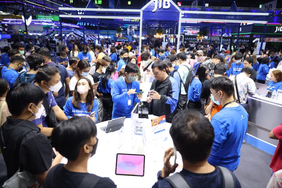 คอมมาร์ต กลางปี ’66 สุดปัง  กระตุ้นยอดขายเกินเป้าทุกแบรนด์และร้านค้าที่ร่วมงาน  COMMART CRAZY DEAL