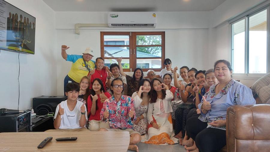 ครอบครัวยิ้ม #Trip เที่ยวทะเลชำอำ 2 วัน 1 คืน  โครงการ The Sky Cozy บ้านติดทะเล  บ้านที่เราพัก The Sky Exclusive villa   บ้านทะเล Beach Front   สุขไหนก็ไม่เท่า สุขใจกับวันครอบครัว หนีความวุ่นวายมารับโอโซนบริสุทธิ์เสียหน่อย  วันหยุดที่ยังเหลือ เราจะใช้กับชีวิตส่วนตัวอยู่ใกล้ทะเล  ชีวิตที่มีความสุขคือ ชีวิตที่อนุญาตให้ตัวเองและครอบครัวมีความสุข