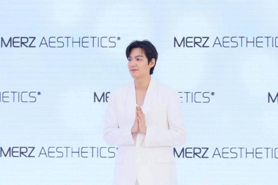 กรี๊ดสนั่น “อีมินโฮ”เซเลบริตี้ แอมบาสเดอร์ ULTHERAPY® เยือนไทยรอบ 7 ปี ร่วมงาน “MERZ AESTHETIC EXPO: HAUS OF CONFIDENCE” สุดยิ่งใหญ่ กรี๊ดสนั่น “อีมินโฮ”เซเลบริตี้ แอมบาสเดอร์ ULTHERAPY® เยือนไทยรอบ 7 ปี ร่วมงาน “MERZ AESTHETIC EXPO: HAUS OF CONFIDENCE” สุดยิ่งใหญ่