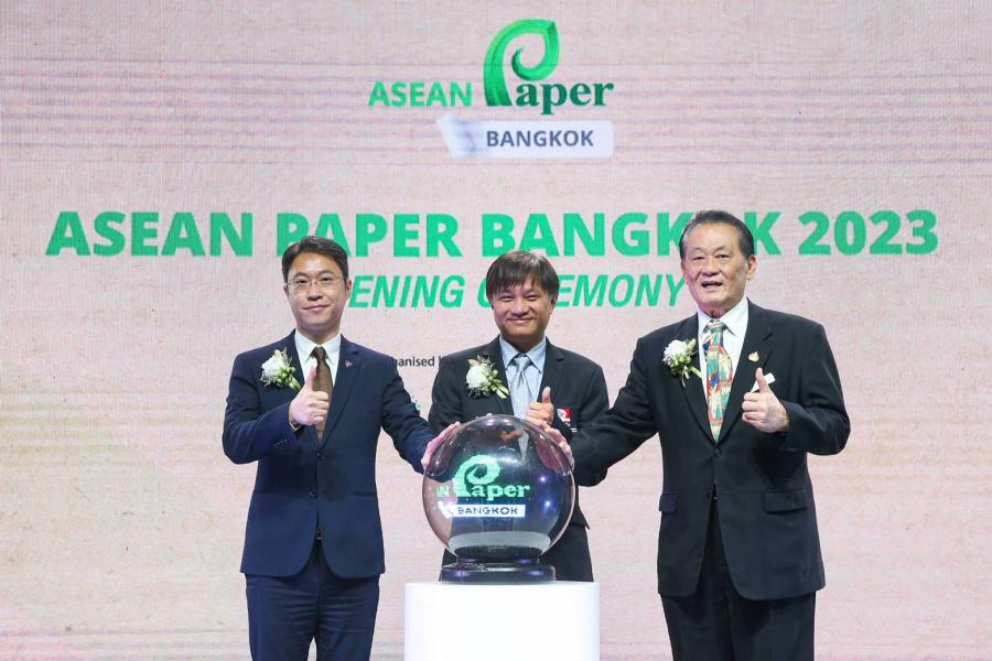 ทั่วโลกหนุนแนวคิดธุรกิจยั่งยืน-เป็นมิตรต่อสิ่งแวดล้อม ดันอุตสาหกรรมกระดาษโตต่อเนื่อง กลุ่มกระดาษคราฟท์ครองส่วนแบ่ง 80% เล็งอาเซียนเป็นตลาดใหญ่ ด้านองค์กรธุรกิจในอุตสาหกรรมกระดาษไทยและนานาชาติ ร่วม อินฟอร์มา จัดงาน ASEAN Paper Bangkok 2023 ทั่วโลกหนุนแนวคิดธุรกิจยั่งยืน-เป็นมิตรต่อสิ่งแวดล้อม ดันอุตสาหกรรมกระดาษโตต่อเนื่อง กลุ่มกระดาษคราฟท์ครองส่วนแบ่ง 80% เล็งอาเซียนเป็นตลาดใหญ่ ด้านองค์กรธุรกิจในอุตสาหกรรมกระดาษไทยและนานาชาติ ร่วม อินฟอร์มา จัดงาน ASEAN Paper Bangkok 2023