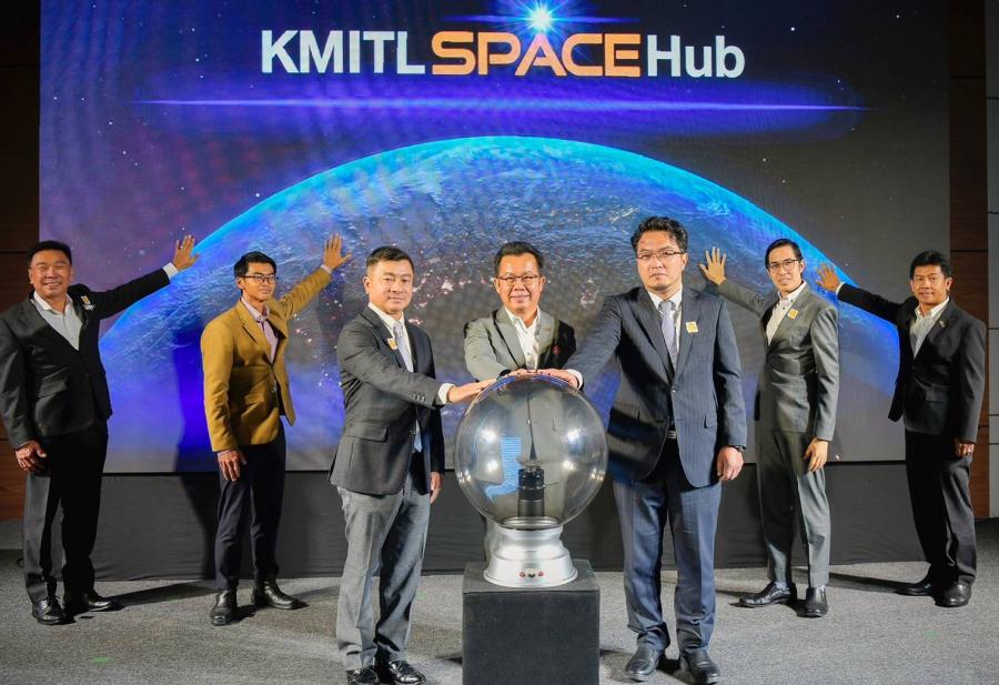 สจล. เปิด KMITL Space Hub ชุมพร ผนึกพลัง 5 องค์กร หนุนไทยผู้นำ Space Economy เพื่อชีวิตและสิ่งแวดล้อม สจล. เปิด KMITL Space Hub ชุมพร ผนึกพลัง 5 องค์กร หนุนไทยผู้นำ Space Economy เพื่อชีวิตและสิ่งแวดล้อม