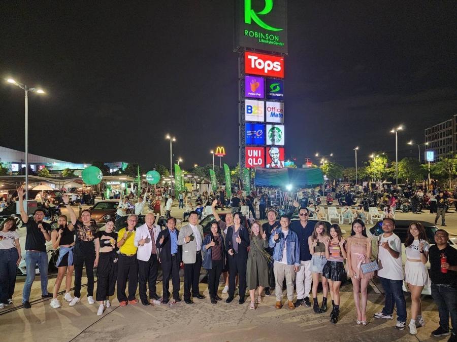 งานเปิดประทุน กินลม ชมหนัง ตอน ฮาร์เลย์ เดวิดสัน & เวสป้า และรถคลาสสิค รถหรู 