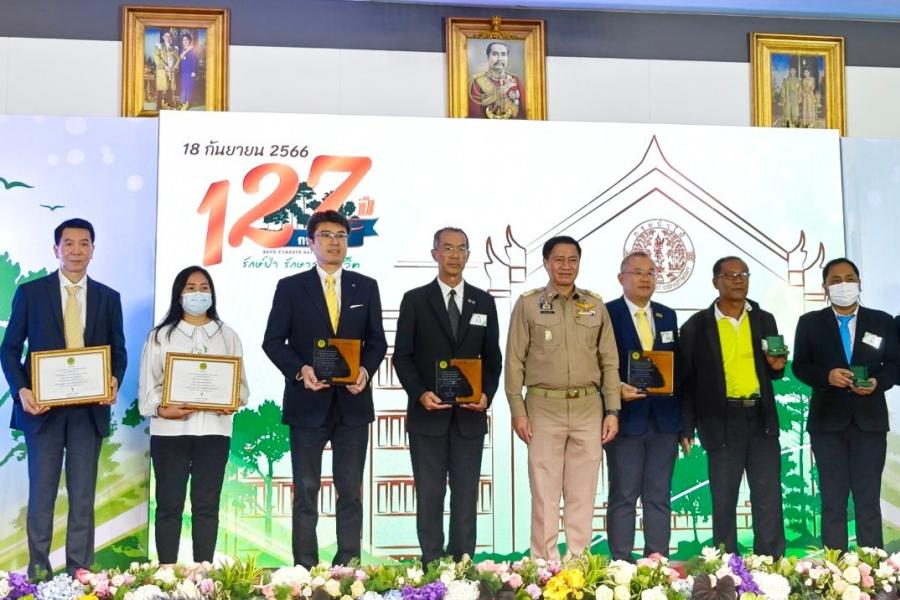 TCMC รับมอบรางวัลผู้ช่วยเหลือราชการกรมป่าไม้ TCMC รับมอบรางวัลผู้ช่วยเหลือราชการกรมป่าไม้