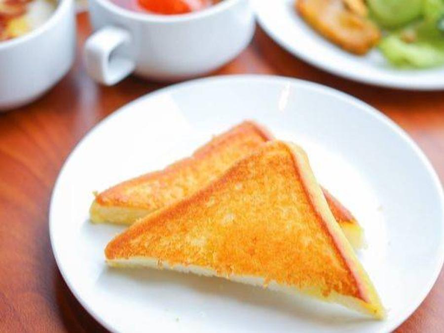 ส่องตำนาน Sizzler ชีสโทสต์ ขนมปังสามเหลี่ยม Signature ที่มัดใจชีสโทสต์เลิฟเว่อร์มายาวนานกว่า 3 ทศวรรษ  image.png
