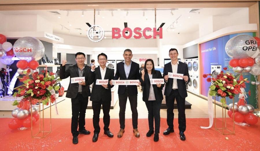 Bosch Home เปิด ‘Bosch Home Flagship Store’ แฟลกชิปสโตร์สาขาแรกในประเทศไทยที่เซ็นทรัล พระราม 9 เพิ่มการเข้าถึงสินค้าเครื่องใช้ไฟฟ้าบ๊อชสำหรับผู้บริโภค เป็นช็อปสแตนด์อโลนที่มีสินค้าครบครันมากที่สุด พร้อมบริการแบบครบวงจร
