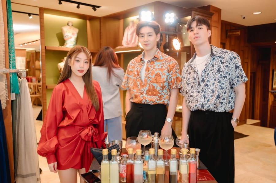 Jim Thompson Mixology Masterclass ชวนเหล่าเซเลบริตี้เมืองไทยเปิดประสบการณ์ช้อปปิ้งสุดเอ็กซ์คลูซีฟ พร้อมสัมผัสประสบการณ์กิน ดื่ม ชิล กับ THE O.S.S. BAR แหล่งสังสรรค์แห่งใหม่ใจกลางเมือง Jim Thompson Mixology Masterclass ชวนเหล่าเซเลบริตี้เมืองไทยเปิดประสบการณ์ช้อปปิ้งสุดเอ็กซ์คลูซีฟ พร้อมสัมผัสประสบการณ์กิน ดื่ม ชิล กับ THE O.S.S. BAR แหล่งสังสรรค์แห่งใหม่ใจกลางเมือง