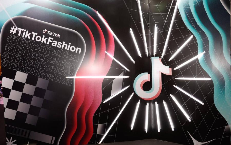 ยกระดับวงการแฟชั่น ผลักดันผลงานดีไซเนอร์ไทย ผ่านคอนเทนต์ของครีเอเตอร์ TikTok ยกระดับวงการแฟชั่น ผลักดันผลงานดีไซเนอร์ไทย ผ่านคอนเทนต์ของครีเอเตอร์ TikTok