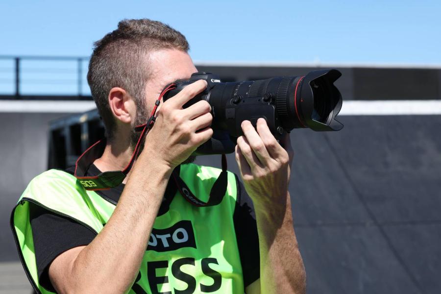 แคนนอน มอบนิยามใหม่ของเลนส์ซูมมาตรฐานเพื่อมือโปรวันนี้ เปิดตัว RF24-105mm f/2.8 L IS USM Z ทำงานร่วมกับ Power Zoom Adapter PZ-E2 รุ่นใหม่ให้การซูมวิดีโอลื่นไหลไม่มีสะดุด แคนนอน มอบนิยามใหม่ของเลนส์ซูมมาตรฐานเพื่อมือโปรวันนี้ เปิดตัว RF24-105mm f/2.8 L IS USM Z ทำงานร่วมกับ Power Zoom Adapter PZ-E2 รุ่นใหม่ให้การซูมวิดีโอลื่นไหลไม่มีสะดุด
