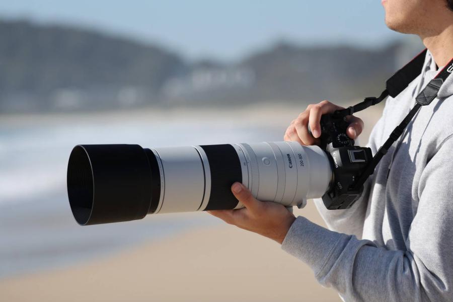 แคนนอน เปิดตัว RF200-800mm f/6.3-9 IS USM เลนส์ซูมซูเปอร์เทเลโฟโต้รุ่นแรกของโลก[1] ปฏิวัติวงการด้วยเลนส์ RF นอกกลุ่มลักซ์ชัวรีโปรดักต์รุ่นแรกที่มีคุณสมบัติกันน้ำกันฝุ่น พร้อมระยะซูมสูงสุด 800mm (หรือ 1600mm เมื่อใช้กับ Teleconverter)