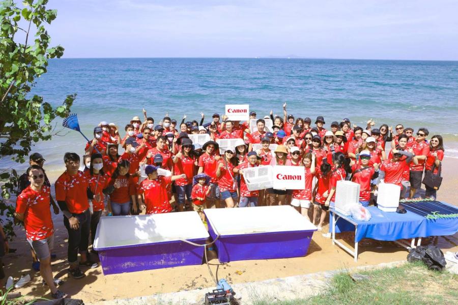 แคนนอน เดินหน้ากิจกรรม “Canon Volunteer” ครั้งที่ 36 รวมพลังพนักงานจิตอาสาพาฉลามทรายกลับทะเล พร้อมดูแลสิ่งแวดล้อม ริมหาด ณ หาดตะวันรอนและหาดเตยงาม จ. ชลบุรี  