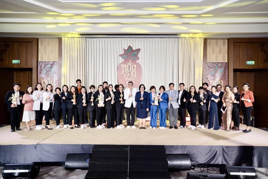 มูลนิธิดั่งพ่อสอน โชว์ผลงานสร้างสรรค์สังคมของกลุ่มนักธุรกิจจิตอาสาในงาน “หยั่งรากสู่ยั่งยืน 2566” งานแห่งความภาคภูมิใจสำหรับ SMEs ไทยที่เดินตามรอยพ่อ พร้อมมอบรางวัล XMEs Awards 2023 มูลนิธิดั่งพ่อสอน โชว์ผลงานสร้างสรรค์สังคมของกลุ่มนักธุรกิจจิตอาสาในงาน “หยั่งรากสู่ยั่งยืน 2566” งานแห่งความภาคภูมิใจสำหรับ SMEs ไทยที่เดินตามรอยพ่อ พร้อมมอบรางวัล XMEs Awards 2023