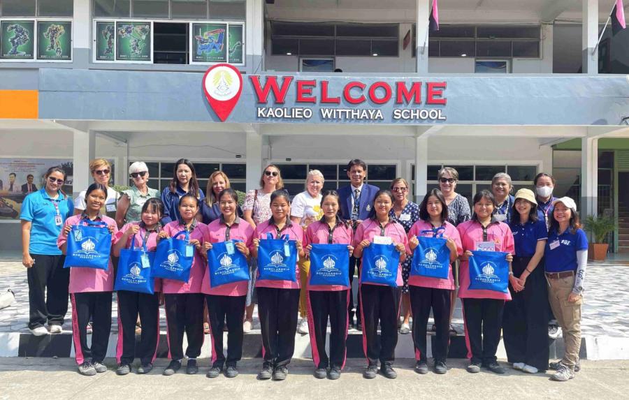 สมาคมสตรีอเมริกันแห่งประเทศไทยจับมือมูลนิธิ EDF พัฒนาทักษะภาษาอังกฤษในโรงเรียน สมาคมสตรีอเมริกันแห่งประเทศไทยจับมือมูลนิธิ EDF พัฒนาทักษะภาษาอังกฤษในโรงเรียน