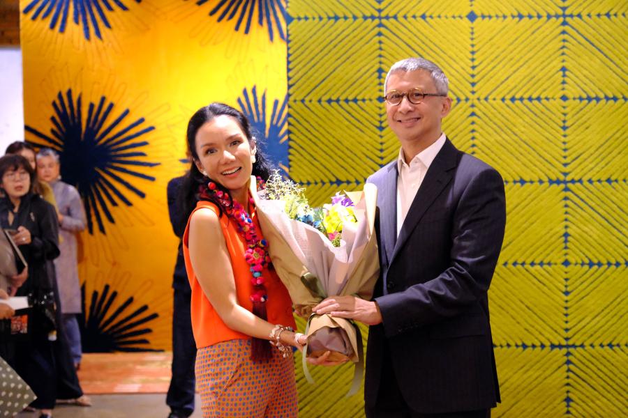 Royal Thai จับมือศิลปินสิ่งทอระดับโลก เปิดตัว RT Studioประเดิมโปรเจกต์คอลแลป “RT STUDIO X MOOK V” มุก-เพลินจันทร์ วิญญรัตน์ ผลิตงานพรมทอมือคุณภาพพรีเมียม ดีไซน์ล้ำเป็นเอกลักษณ์ รุกขยายกลุ่มคนรักศิลปะและการตกแต่งบ้านยุคมิลเลนเนียล ตั้งเป้าขยายตลาดทั่วประเทศในปี 2567 Royal Thai จับมือศิลปินสิ่งทอระดับโลก เปิดตัว RT Studioประเดิมโปรเจกต์คอลแลป “RT STUDIO X MOOK V” มุก-เพลินจันทร์ วิญญรัตน์ ผลิตงานพรมทอมือคุณภาพพรีเมียม ดีไซน์ล้ำเป็นเอกลักษณ์ รุกขยายกลุ่มคนรักศิลปะและการตกแต่งบ้านยุคมิลเลนเนียล ตั้งเป้าขยายตลาดทั่วประเทศในปี 2567