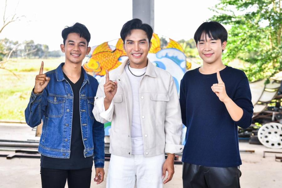 “วัฒน์ ศิวดล” ยืนหนึ่งแห่งวงสาวน้อยเพชรบ้านแพง ได้ฤกษ์ปล่อยซิงเกิ้ลใหม่ “เอาบ่แฟนสิเป็นให้” ต้อนรับเทศกาลแห่งความสุขมอบให้แฟนเพลงรับชมพร้อมกันทั่วโลก 24 ธ.ค. นี้ 09.00 น. !!! “วัฒน์ ศิวดล” ยืนหนึ่งแห่งวงสาวน้อยเพชรบ้านแพง ได้ฤกษ์ปล่อยซิงเกิ้ลใหม่ “เอาบ่แฟนสิเป็นให้” ต้อนรับเทศกาลแห่งความสุขมอบให้แฟนเพลงรับชมพร้อมกันทั่วโลก 24 ธ.ค. นี้ 09.00 น. !!!
