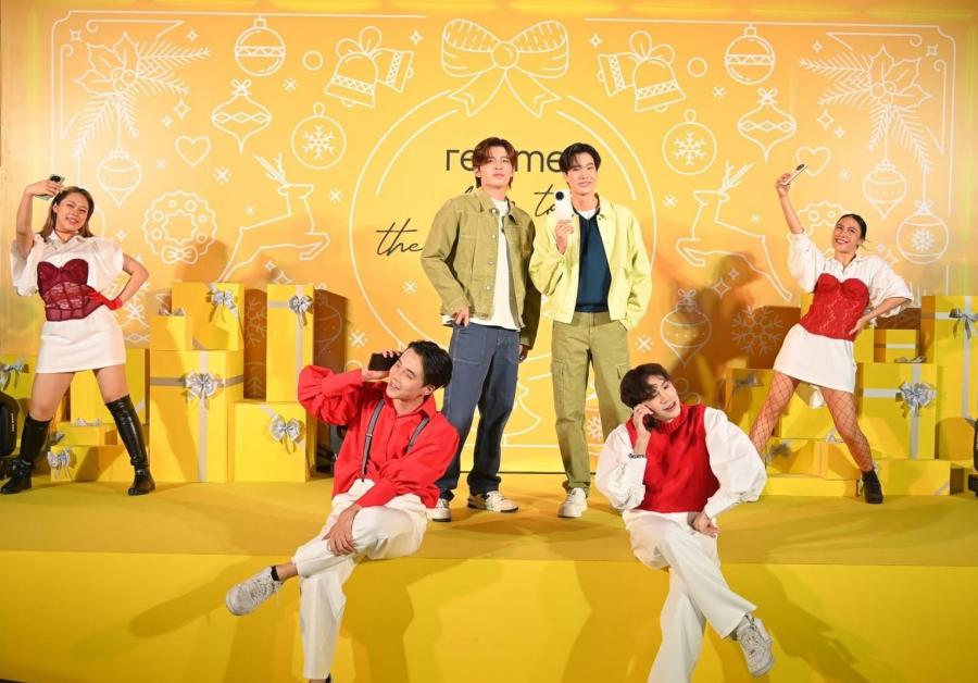 อบอุ่นกันถ้วนหน้า! สองหนุ่มปอนด์-ภูวินทร์ ส่งมอบมหกรรมความสุข กับเรียลมีแฟนในงาน “realme Leap to The Wonderland” เต็มอิ่มกับกิจกรรมและสมนาคุณสุดพิเศษที่เซ็นทรัลเวิลด์