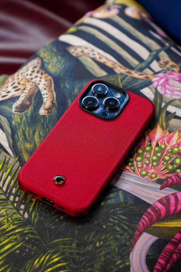 จิม ทอมป์สัน คอลแลบ Revested Milano เปิดตัวเคส iPhone สุดยูนีคที่รังสรรค์ขึ้นจากผ้าไหมอัพไซเคิล จิม ทอมป์สัน คอลแลบ Revested Milano เปิดตัวเคส iPhone สุดยูนีคที่รังสรรค์ขึ้นจากผ้าไหมอัพไซเคิล